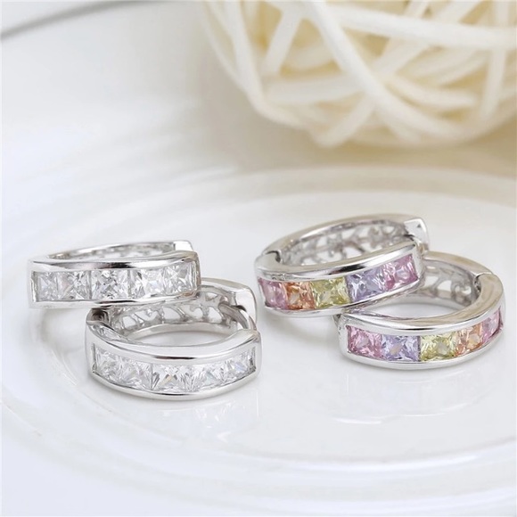 NEW💙💎LOVE! CRYSTAL CLEAR CZ HOOPS💎💙CHANNEL SET - Picture 2 of 5